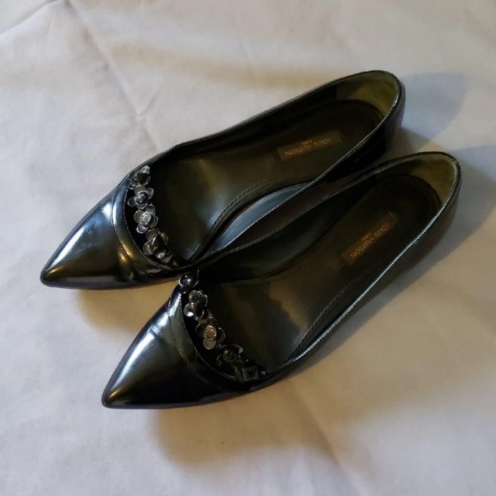 Louis Vuitton black leather flats